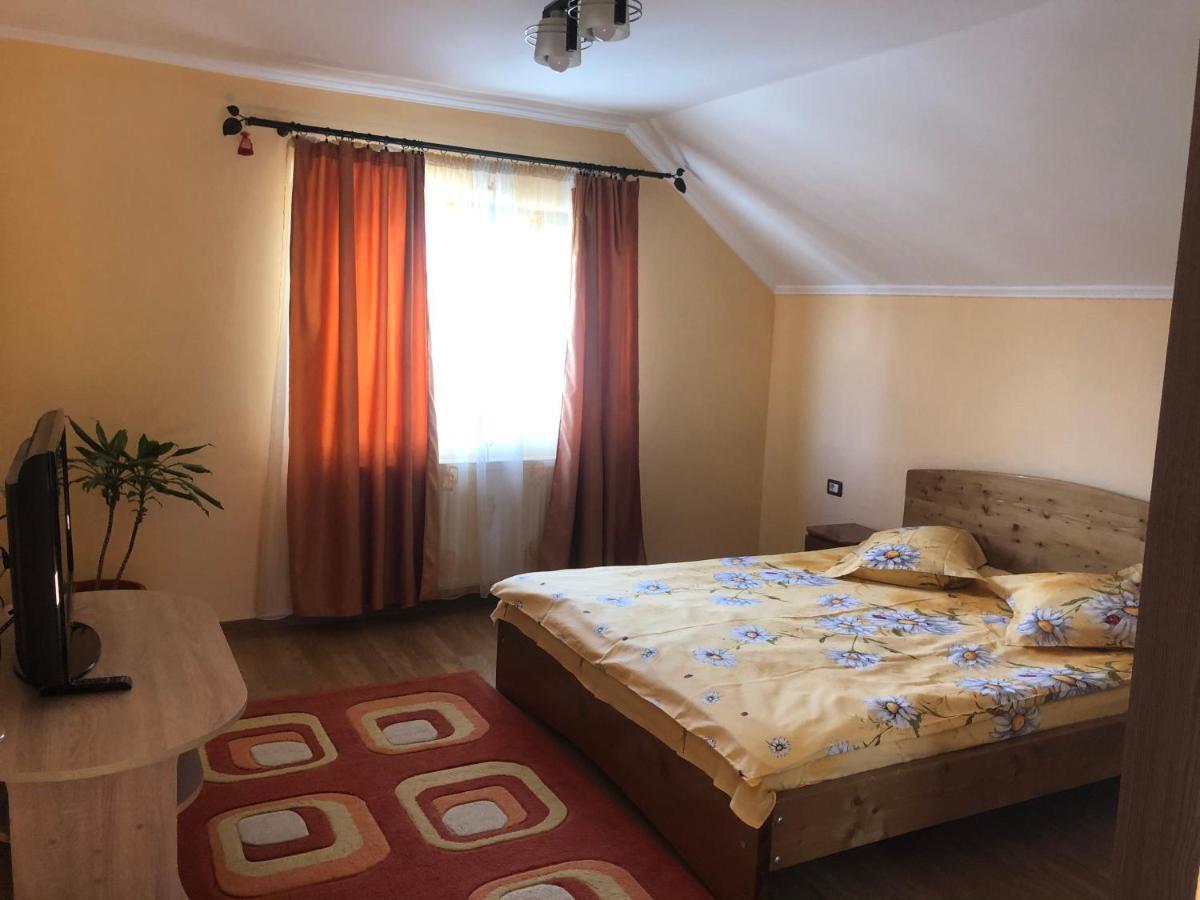Casa Flori Hotel Călimăneşti Exterior foto
